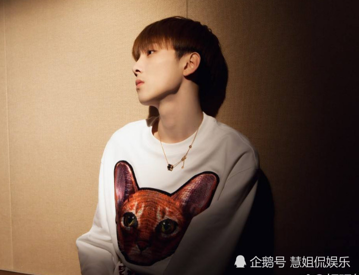 套路璐无意间暴露纹身,看到胳膊上三个字,网友:王乐乐会同意?