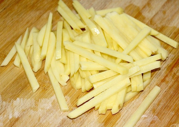 土豆丝这样切丝细,粗细均匀,很多人第一步就错了难怪切成土豆条