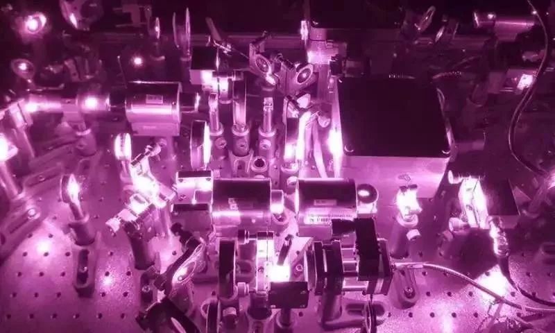 让计算机更快?太阳能电池更高效?用激光