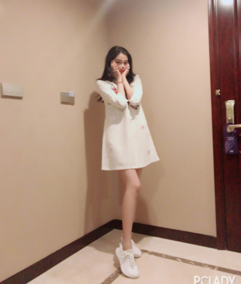 关晓彤单纯没人质疑太装,看到她的微信名和头