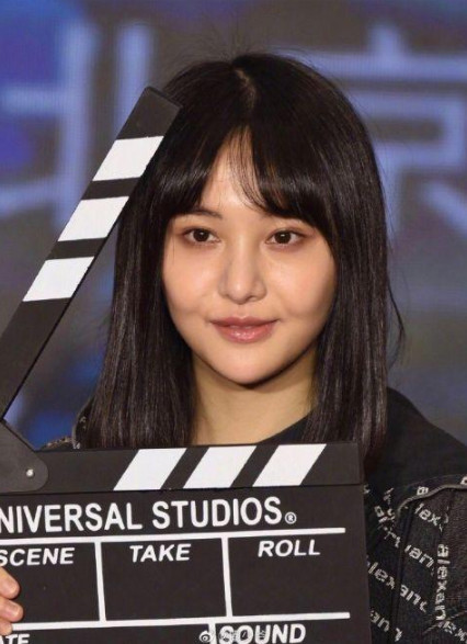 郑爽最新近照曝光,鼻歪颧骨诡异凸起,网友:整容后遗症明显!