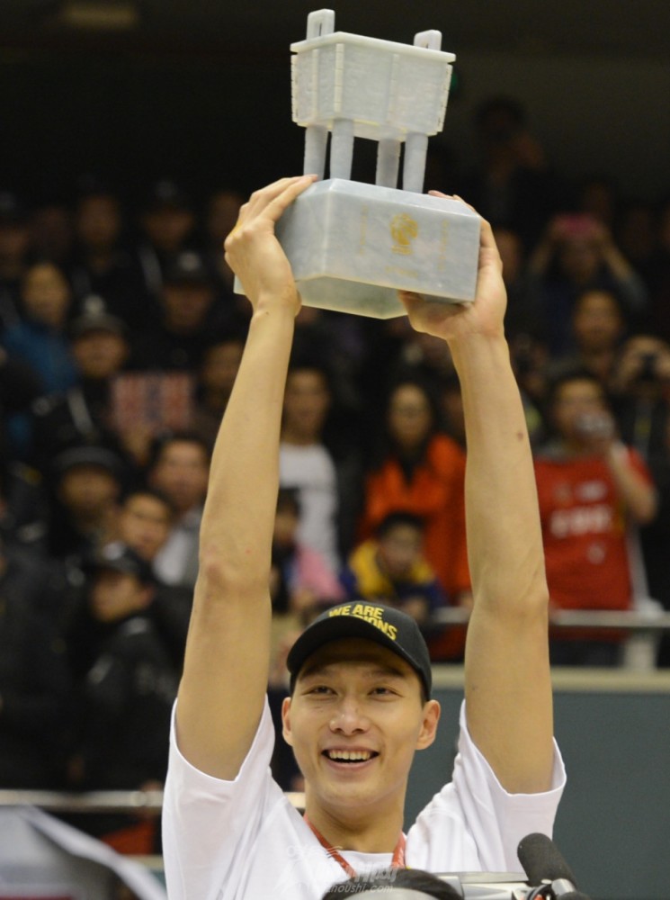 广东横扫新疆夺得第9冠!创造一记录 时隔6年以同样的方式夺冠