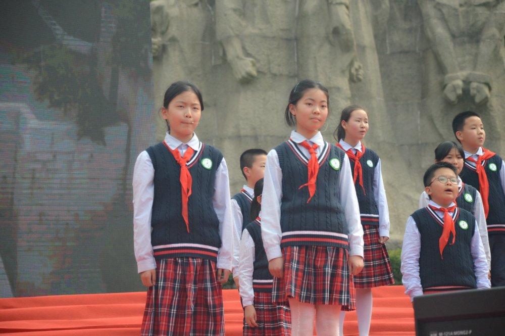 雨花外国语小学,领唱合唱与情境表演《雨花石》共青团路中学 共青团路