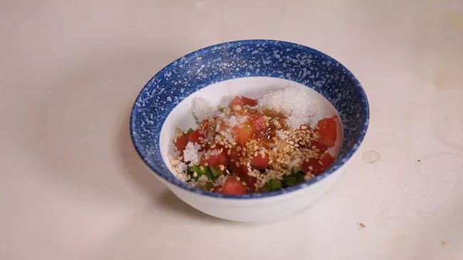 挠子蒸熟可以直接食用; 也可煎制食用:3成热油温,下入挠子,煎至两面金