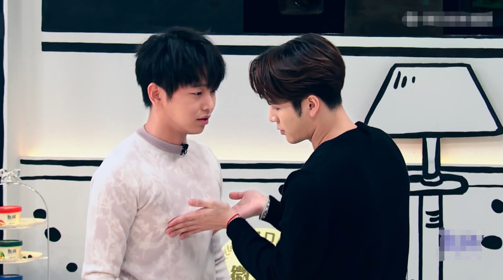 何炅主持节目越来越低俗,王嘉尔当面直言都到这个地步了!