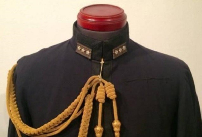 早在我国汉朝时期就是出现了绶带,汉官随身佩印绶,以彰显自己尊贵的