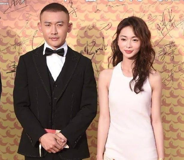 亚洲影视周开幕,杨紫吴谨言脸太奇怪,观众席上