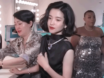 "童颜扛把子"毛晓彤,也对港风真香了?