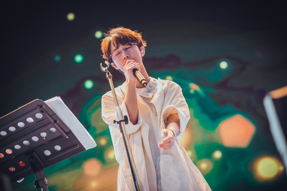 00后骄傲的4位歌手,黄明昊徐秉龙上榜,第一年纪最小人气最大