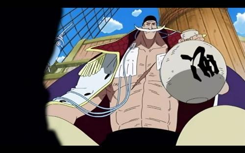 老爹白胡子要是用一个词来形容,那就是豪迈,拥有比大海还要广阔的胸襟