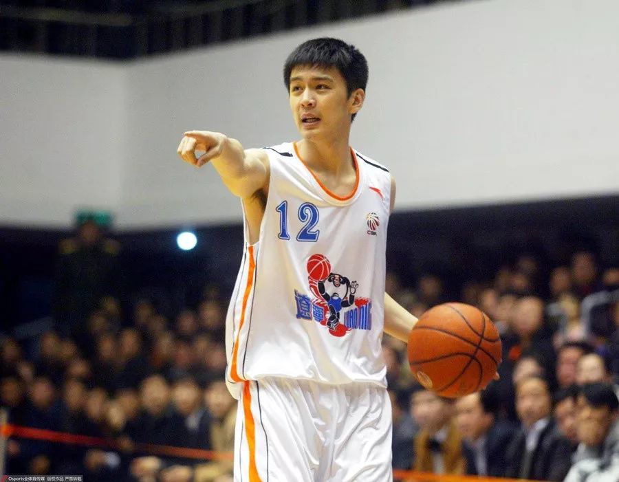 杨鸣结束球员生涯正式成为辽篮助理教练