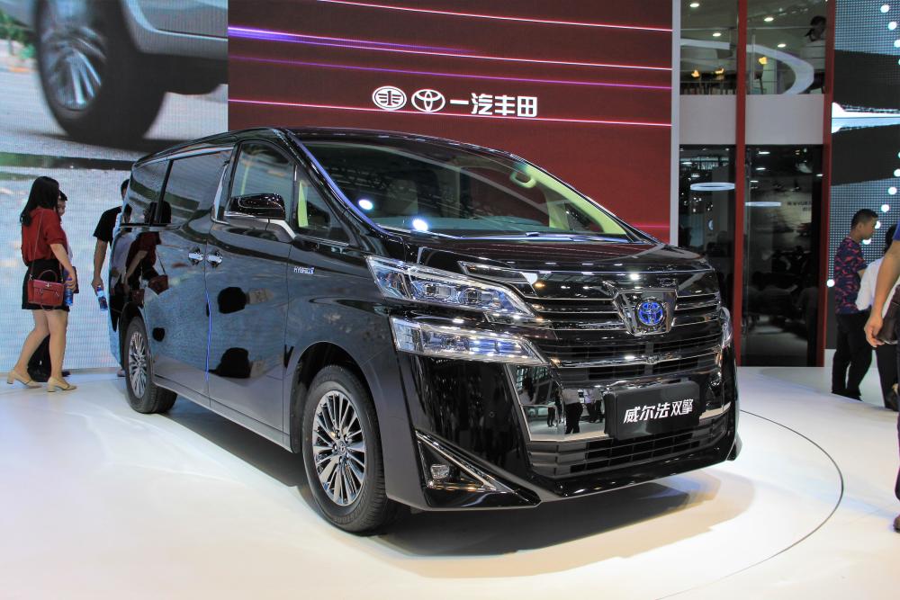 丰田威尔法双擎vellfirehybrid亮相深港澳车展