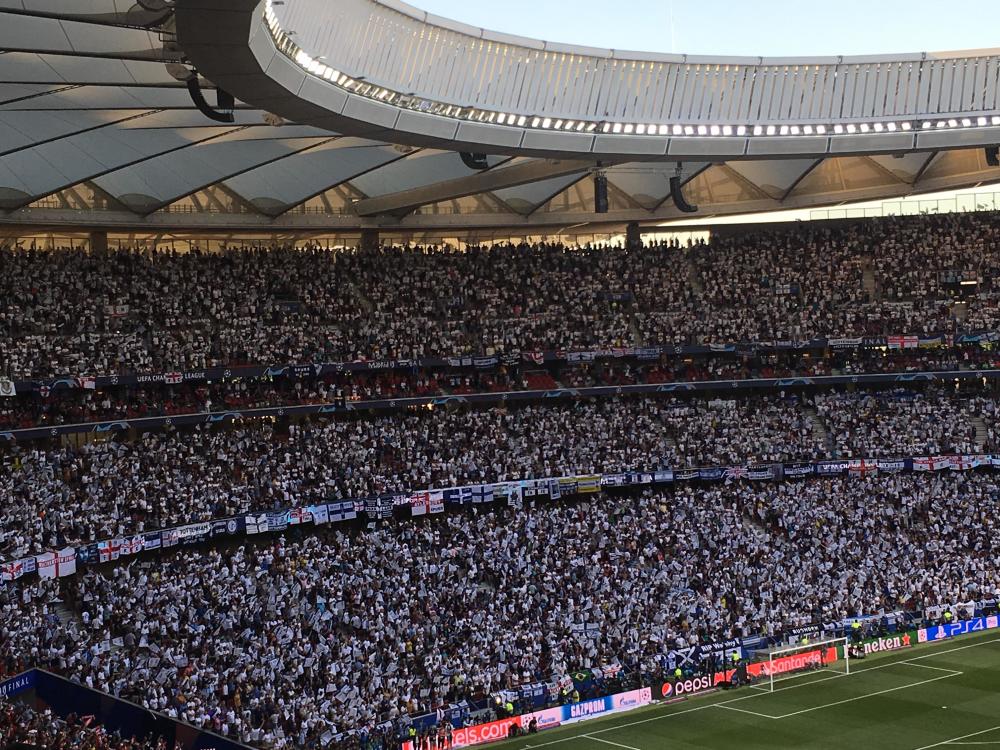 直击欧冠决赛的冰与火之歌场面乏味至少还有球迷的精彩