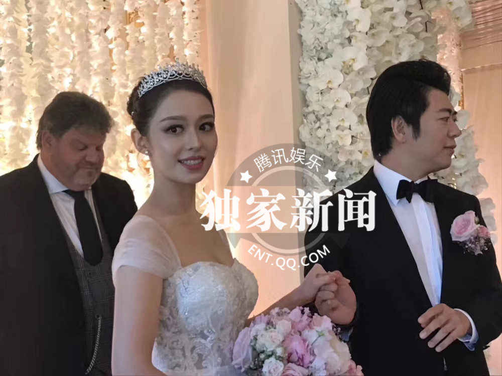 郎朗婚礼深情注视妻子互赠婚戒周杰伦夫妇也到场祝贺