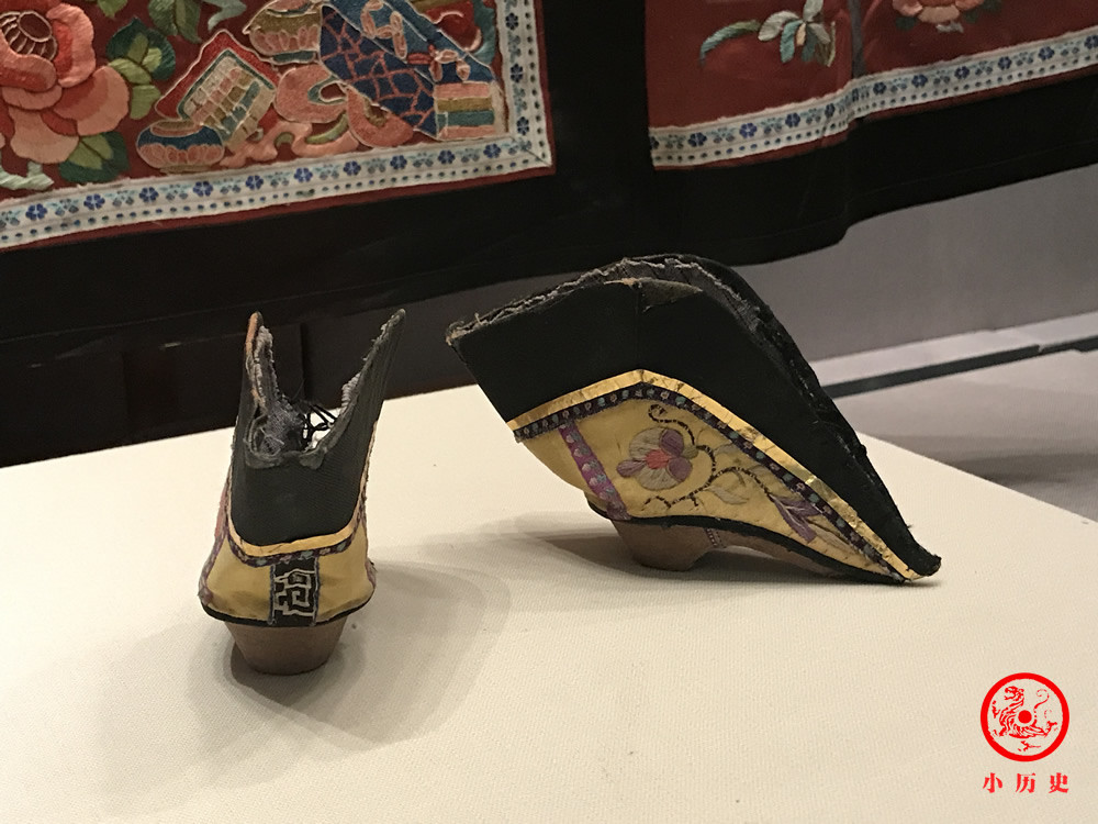 高清照片:博物馆里的古代鞋袜实物,小脚鞋不可思议