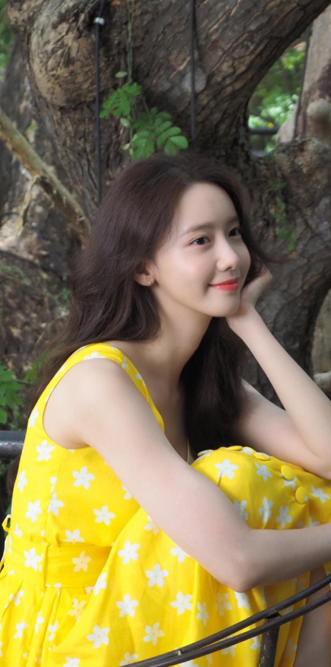 林允儿MV穿搭太美了!明媚绮丽过仲夏,几套造