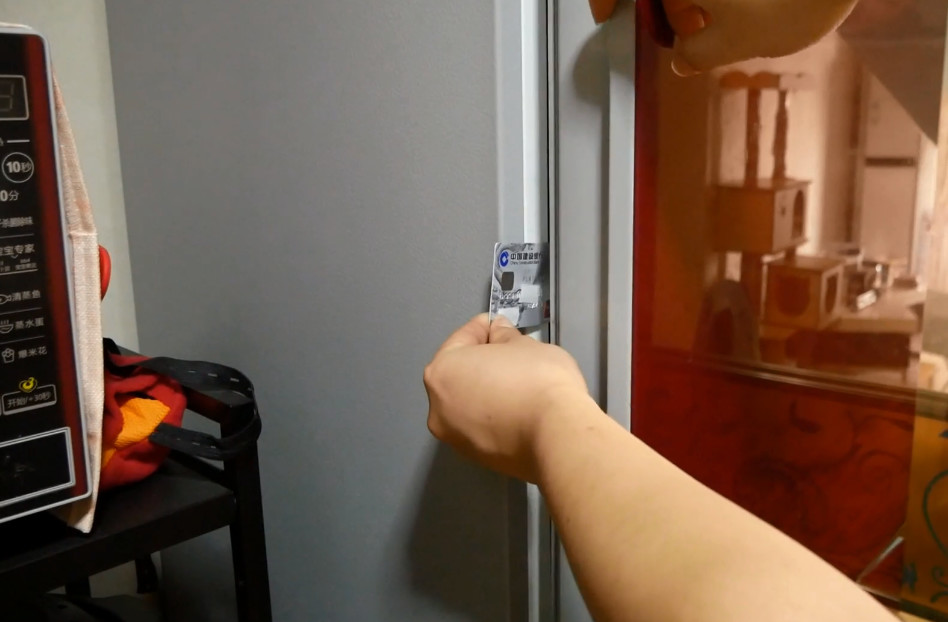 赶紧在冰箱里放一张银行卡,只要试过的人都说厉害,抓紧告诉家人