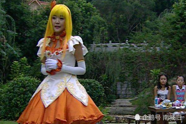 谁还记得魔仙小蓝的白手套?放大十倍后成亮点,网友:工地捡的?