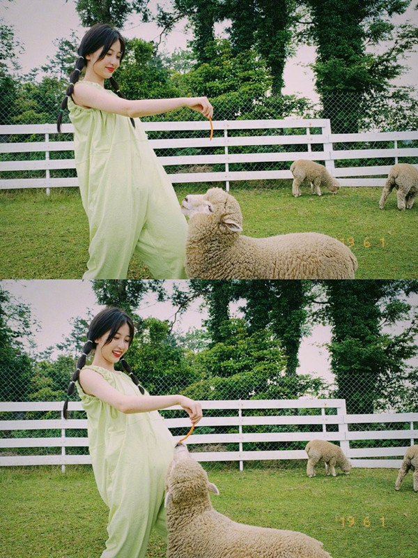 虞书欣又晒旅拍照,穿绿色连体裤清新可爱,少女出游穿搭模板