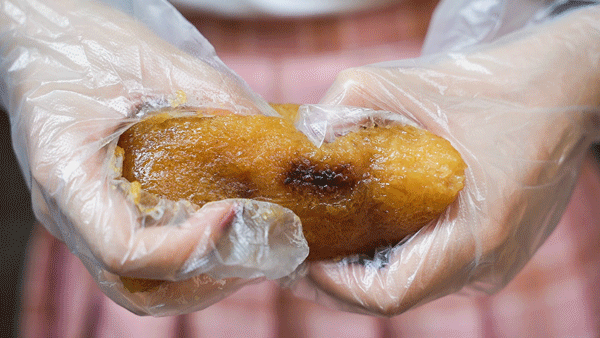 豆沙粽子明朝时,《西湖游览志馀》中也有记"市食则糖粽,粉团,荷梗,孛