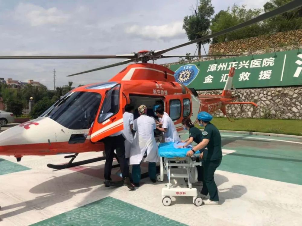 漳浦一司机途中翻车,直升机12分钟送到漳州急救