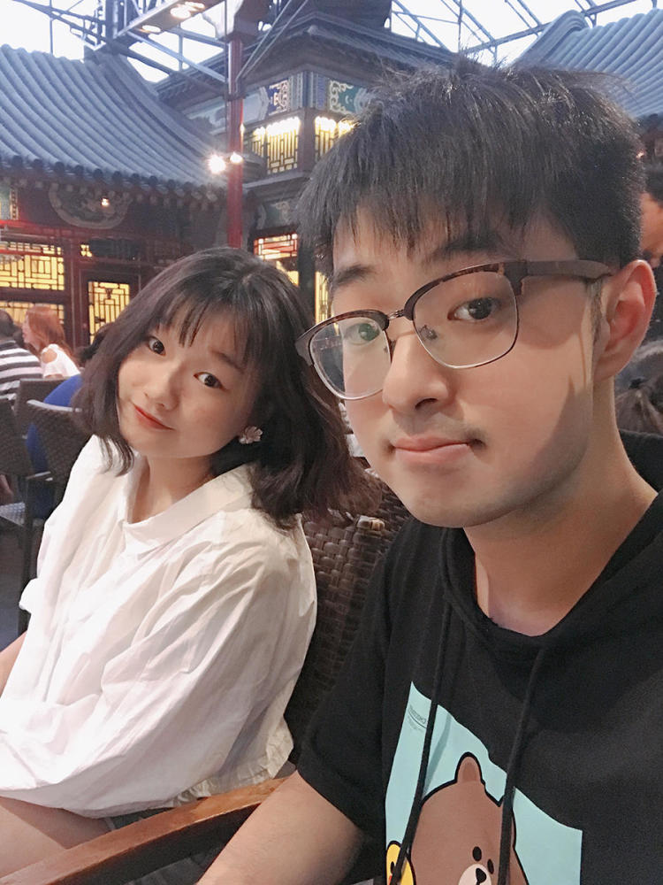 而且现场是唯一可喊老干爹加油的地方.