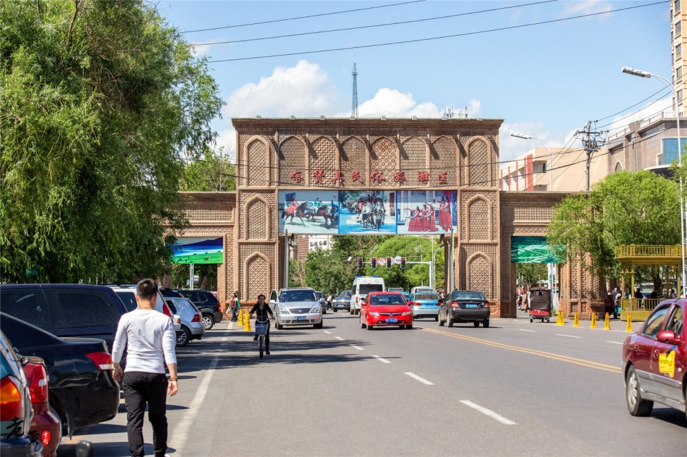 今天我们的行程来到伊犁首府伊宁市,目的地是喀赞其民俗旅游区.