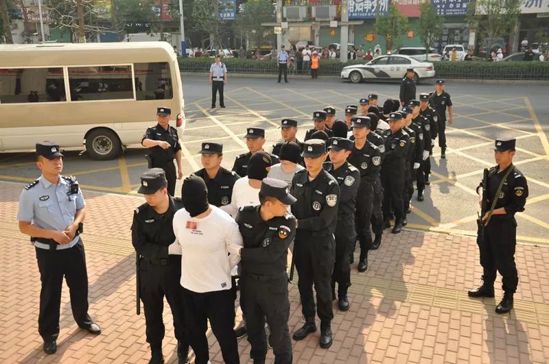 阜阳这个27人黑社会性质组织受审!