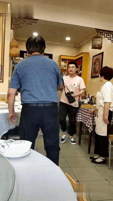 曹云金离婚后带唐菀吃散伙饭被偶遇，曹云金单身后心情看上去不错（视频/组图） - 11