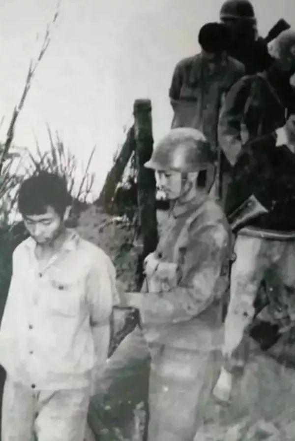老山前线对越反击战,一名越军俘虏救了