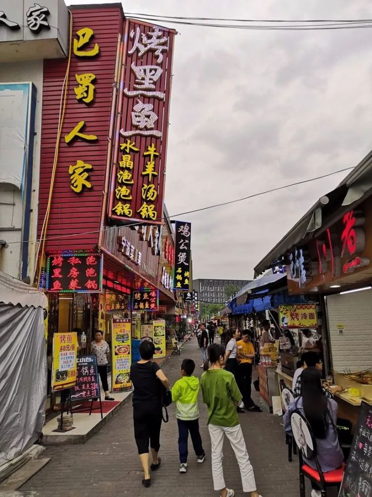 满满的烟火气息!漫步宁波大学美食街,花式小吃全挤在这条街上了