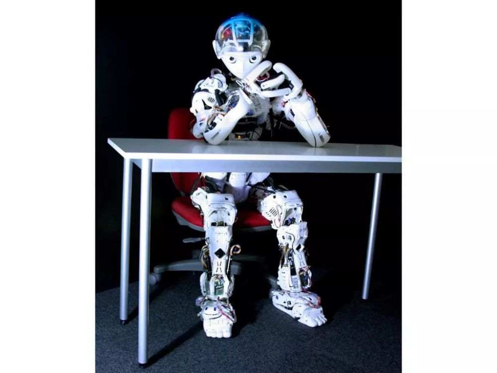 日本人形机器人:拥有人类骨骼,还会击鼓