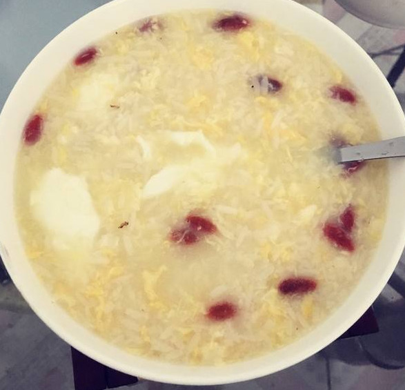 鸡蛋和这酒一起煮,补血养颜浅皱纹,痘痘雀斑不见了,口气清新了