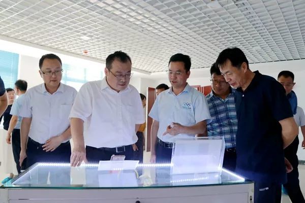 刘洪洁一线调度推进工业项目建设