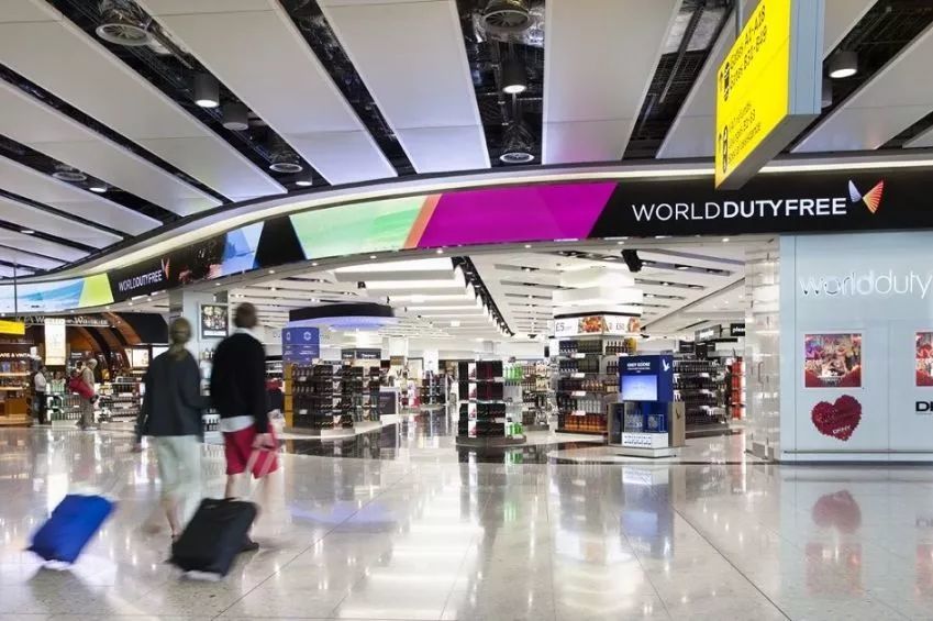 外国机场免税店专坑中国人 价格比外面更贵