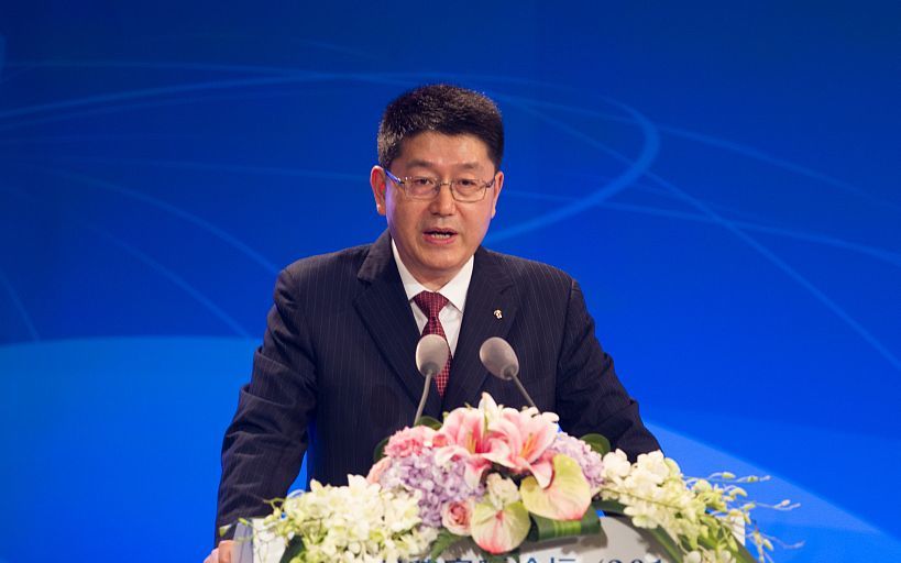 中投董事长郑成新_鸿星尔克董事长(3)