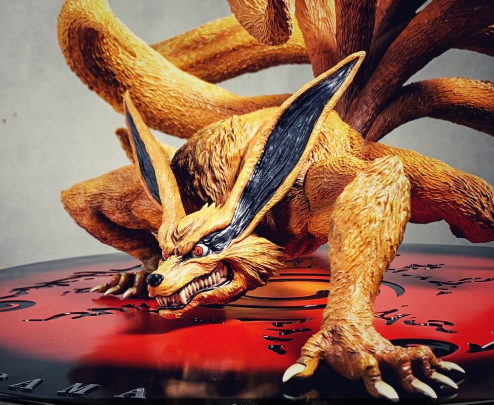 小伙秀九尾霸气手办,每根毛发都清晰可见,看到牙齿吓退三步