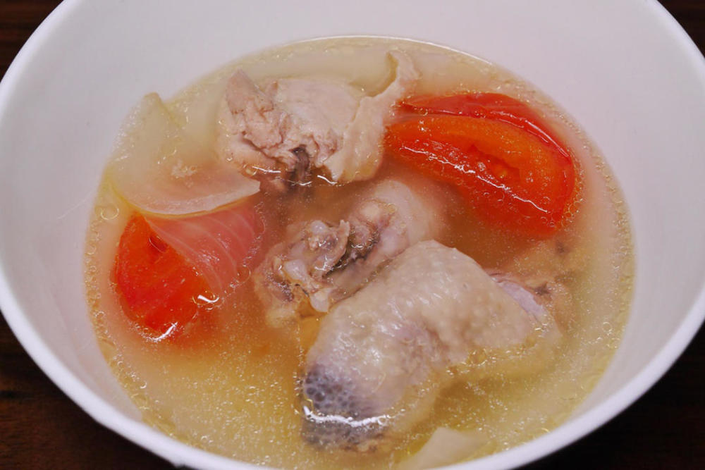 这道洋葱番茄鸡汤,让您吃了保健康,养生美容抗衰老,还能抗过敏