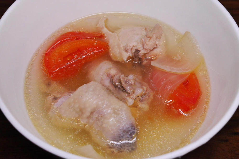 这道洋葱番茄鸡汤,让您吃了保健康,养生美容抗衰老,还能抗过敏