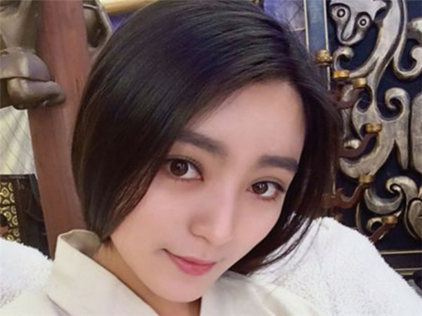 范冰冰"御用替身"28岁王亚楠近照,在李晨面前几乎能以假乱真