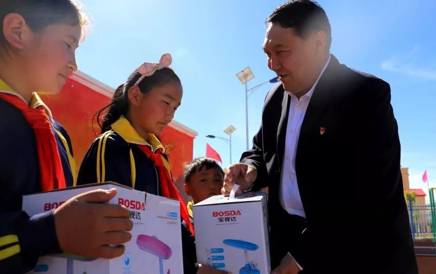 马丁别克·木拉提汉:倾心为民永葆本色