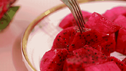 红心火龙果|一个缓解便秘的实用方法：吃红心火龙果