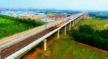 一条长长的铁路