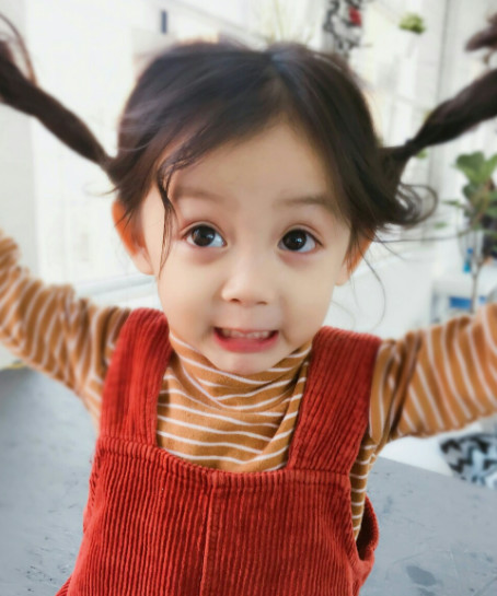 《我们长大了》5岁萝莉迅速走红,看到神仙颜值,网友:等你十年