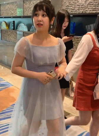 还记得创造101高秋梓吗机场想和粉丝合影却被助理拉回