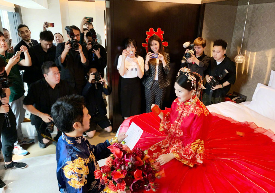 张晓晨婚礼现场曝光!马天宇被赞冻龄,王传君留络腮胡邋遢认不出