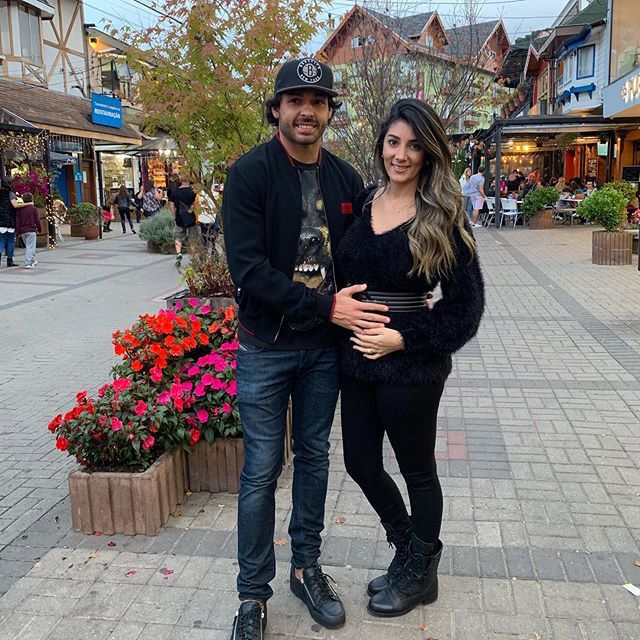 高拉特与妻子互写情诗 留恒大康复腹肌很诱人