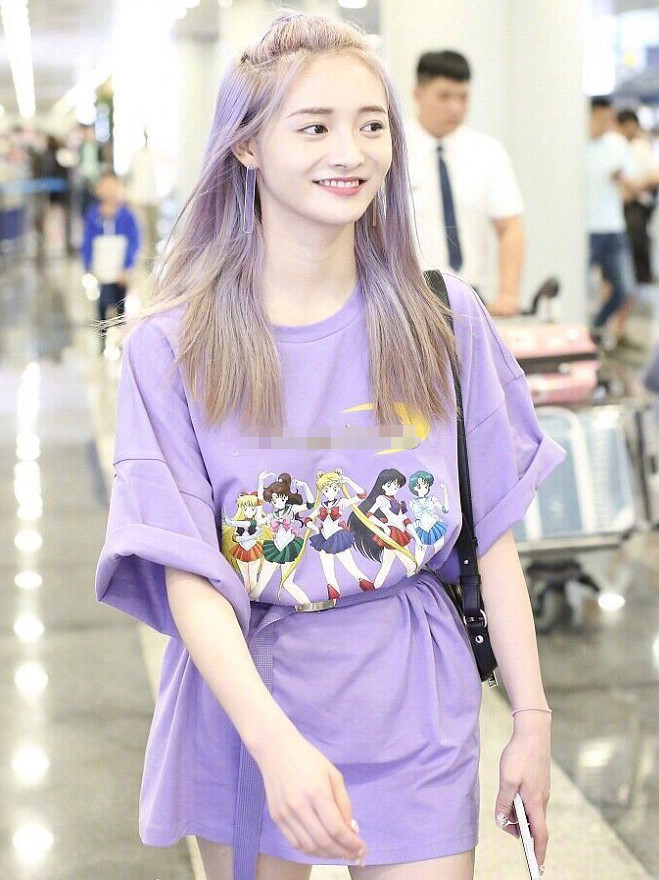 周洁琼换发色挑战"香芋紫",穿美少女战士,秒变"二次元"少女