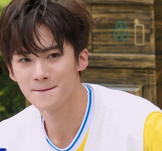 跑男:为何宋雨琦不帮闫桉涂口红?看到闫桉的这个举动,原来如此