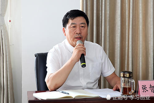 包头市市场监管局信用监督管理科科长张智斌主持随机配对环节